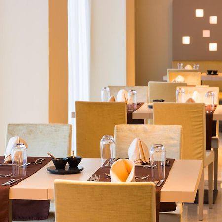 Radisson Blu Hotel NʼDjamena Zewnętrze zdjęcie